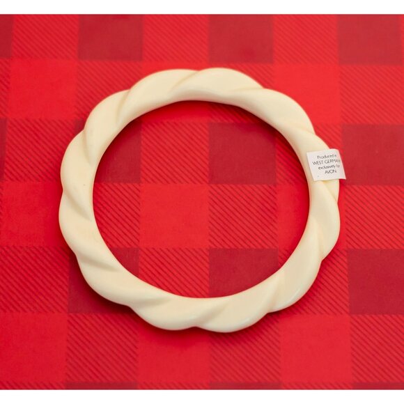 Vintage Boho Cream Bangle Bracelet by West Germany for Avon 8 Inches - O12 - Picture 1 of 3